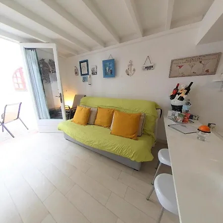 Gaudy Apart Sitges
