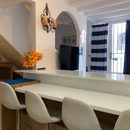 Gaudy Apart Sitges